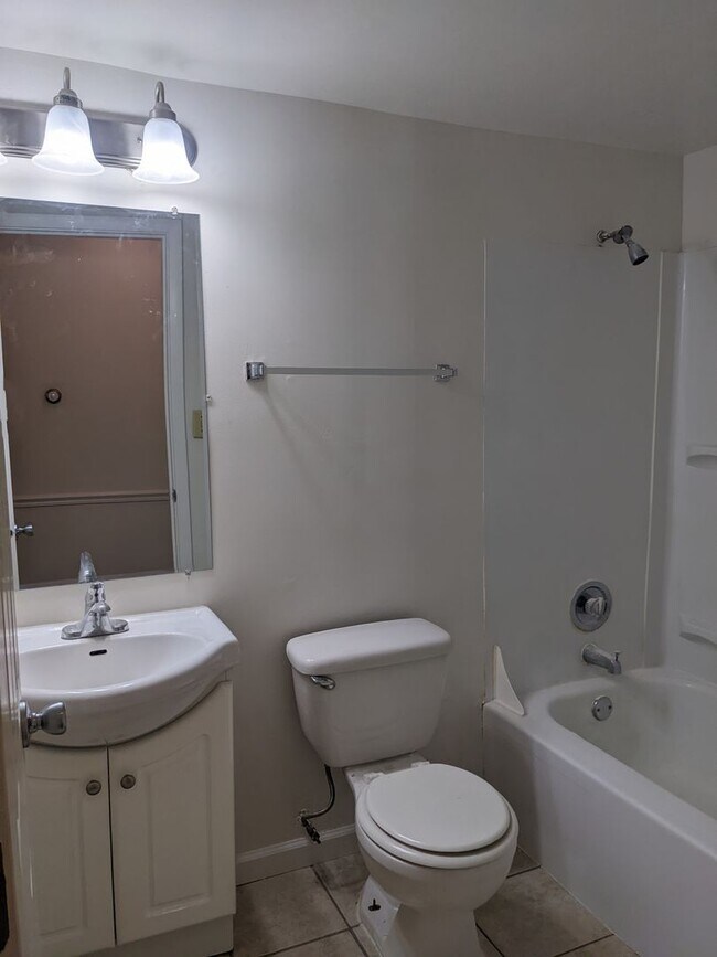 Building Photo - AUGUST RENT SPECIAL