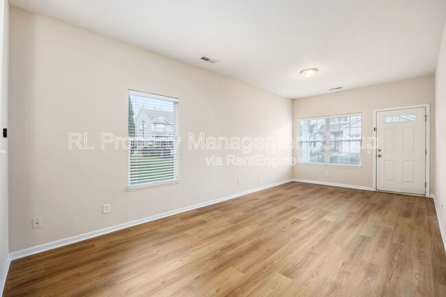 Building Photo - 1273 Grove Dr