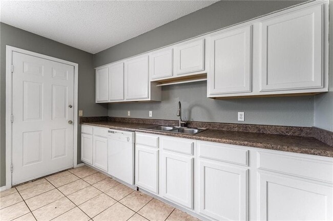 Building Photo - 2508 W Olrich St