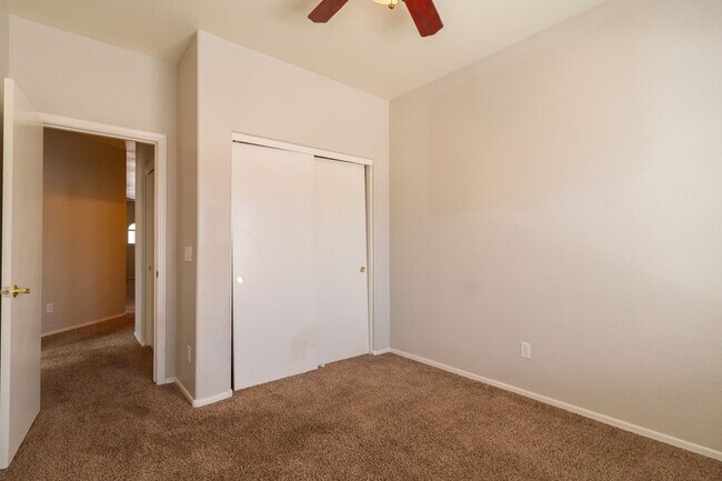 Building Photo - 2600 E Springfield Pl