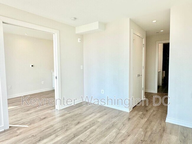 Building Photo - 1460 Belmont St NW