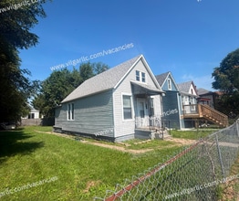 Building Photo - 5634 Claude Ave