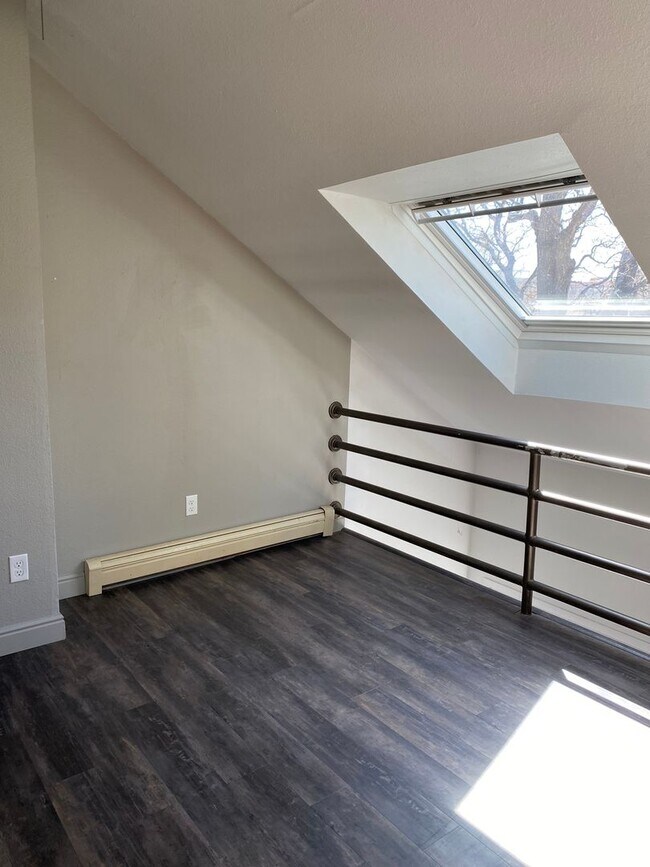 Building Photo - Cozy and Recently Updated 1BR with Firepla...