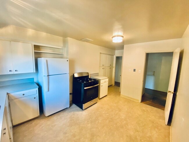 Building Photo - **Pre-Leasing for Summer 2026** Cute House located close to Chico State and Downtown Chico