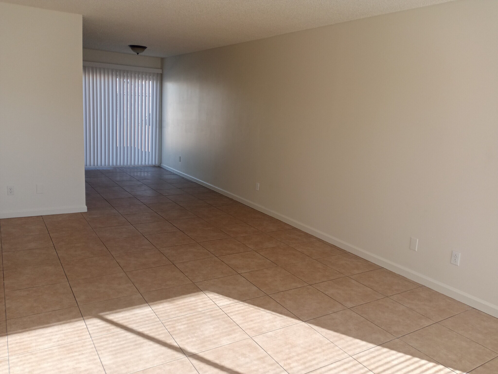 Building Photo - 213 Ash St