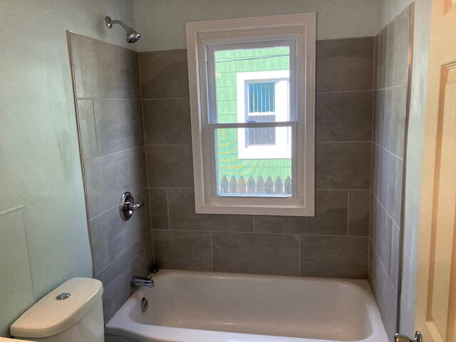 Building Photo - Bright & Comfortable 2-Bed, 1-Bath with Sp...