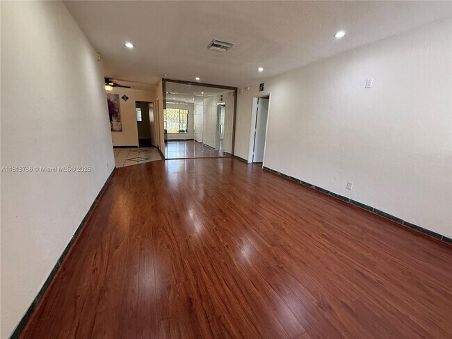 Building Photo - 1721 NE 48th Ct