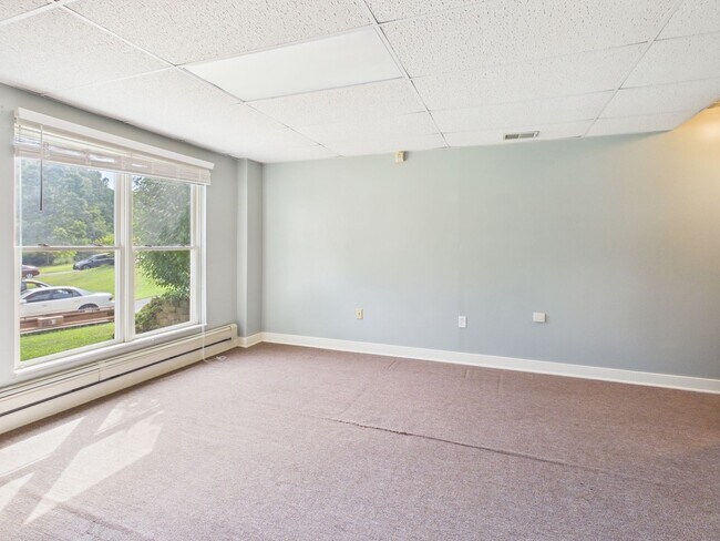 Building Photo - 6118 Walnut Landing Way