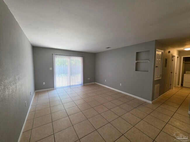 Building Photo - 3346 Green Briar Cir