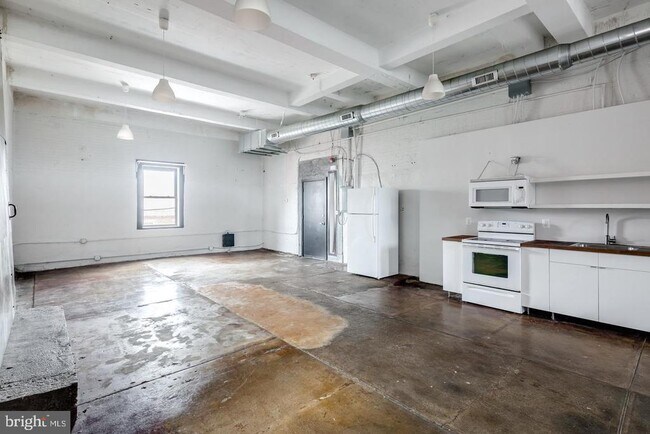 Building Photo - 1804-14 E Hazzard St