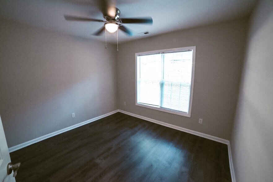 Building Photo - Room in Duplex on Lee St