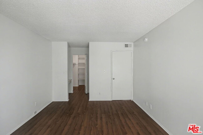 Building Photo - 1340 S Beverly Glen Blvd