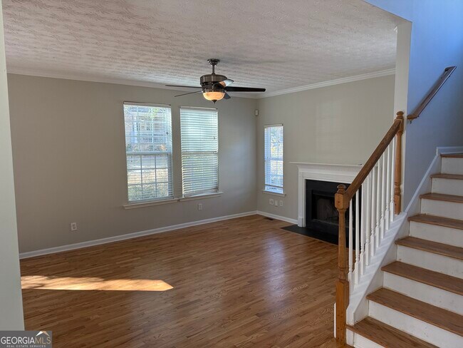 Building Photo - 27 Montgomery St NE