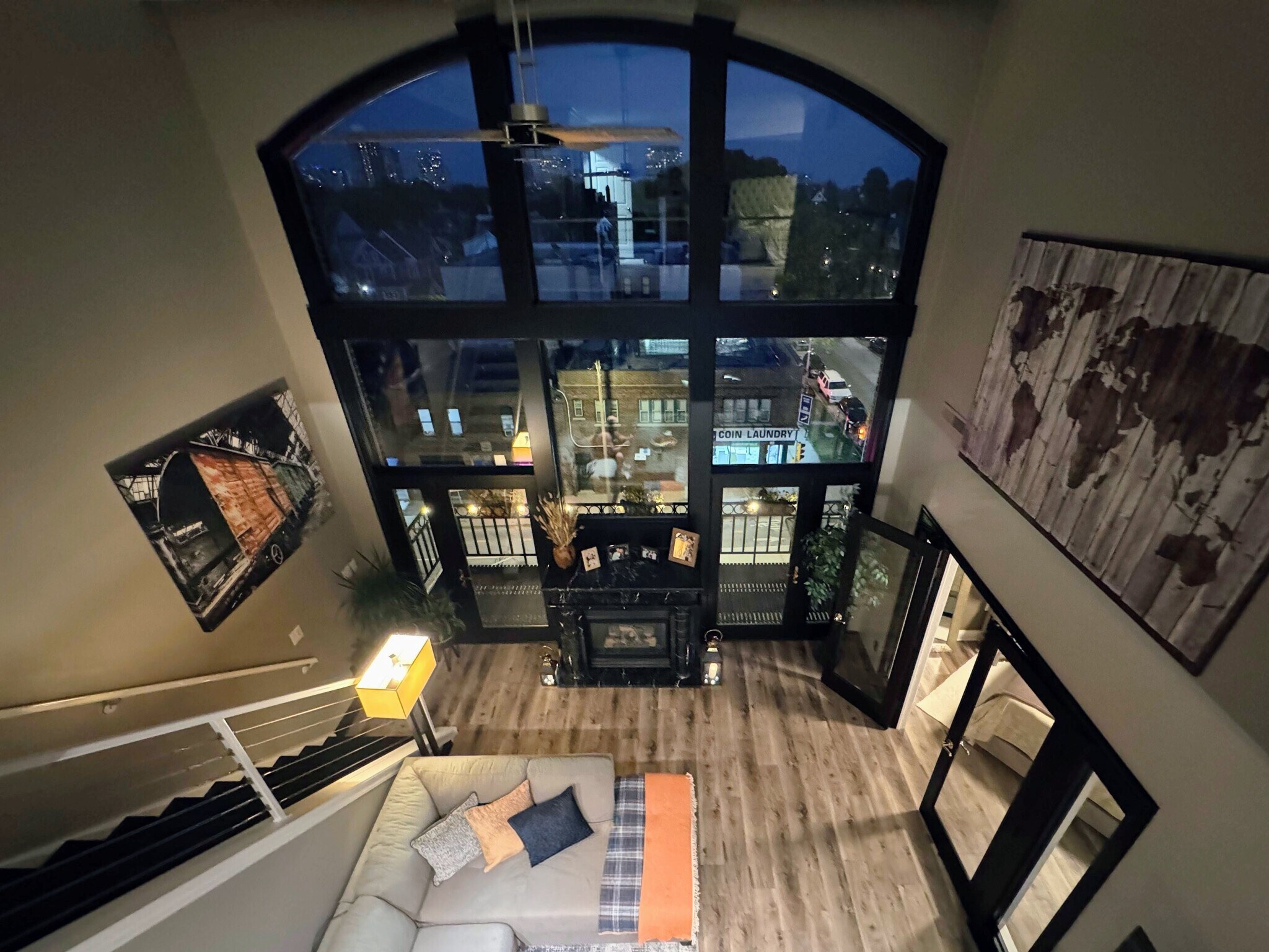 Building Photo - 1515 N Van Buren St