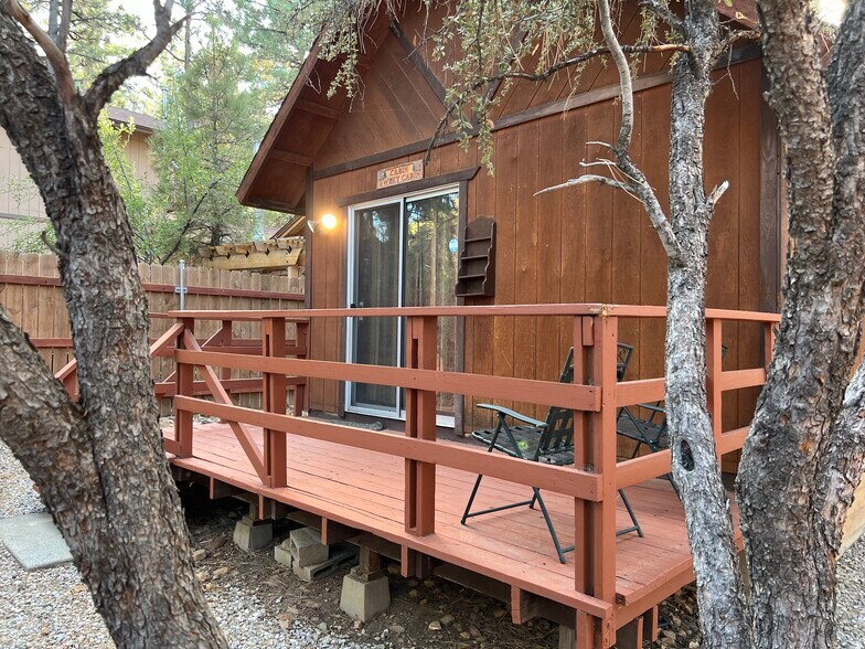 Building Photo - 259 Spruce Ln