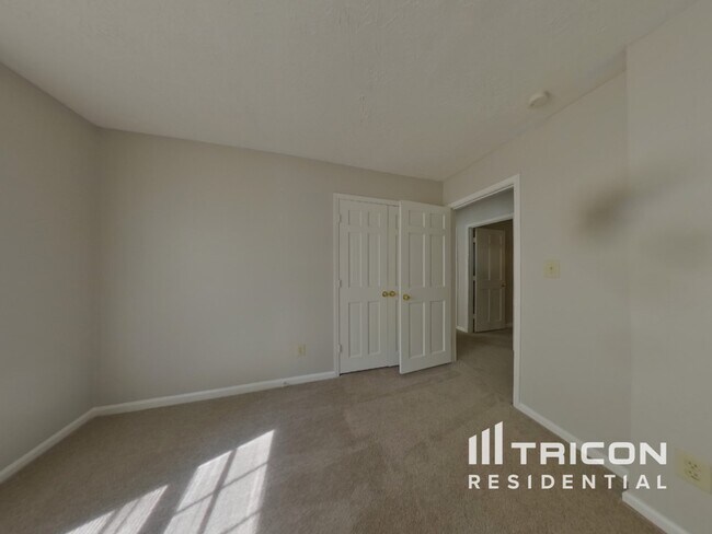 Building Photo - 955 Willow Run