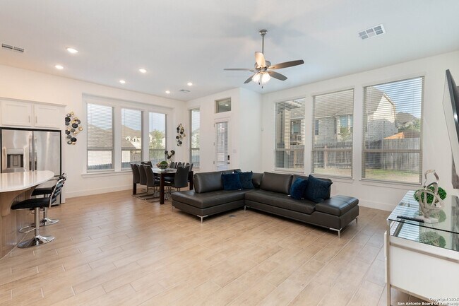 Building Photo - 12231 Old Gage Rnch