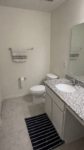 Building Photo - 433 Summer Grove Ln