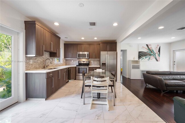 Building Photo - 2401 SW 26th St