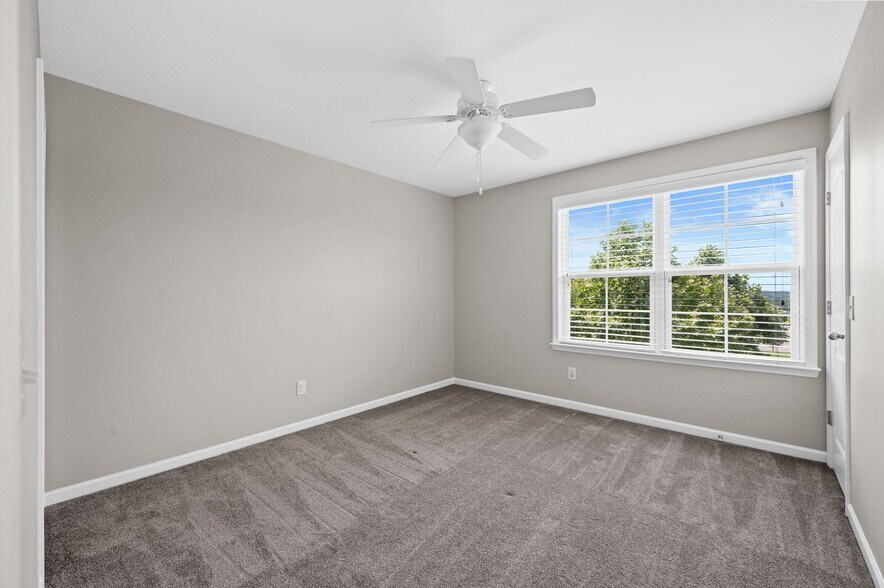 Building Photo - 1840 Riverbirch Ln