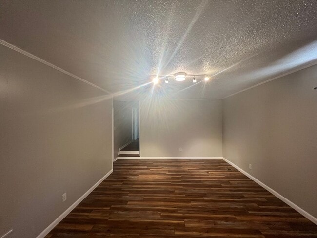Building Photo - 890 Bedrock Dr