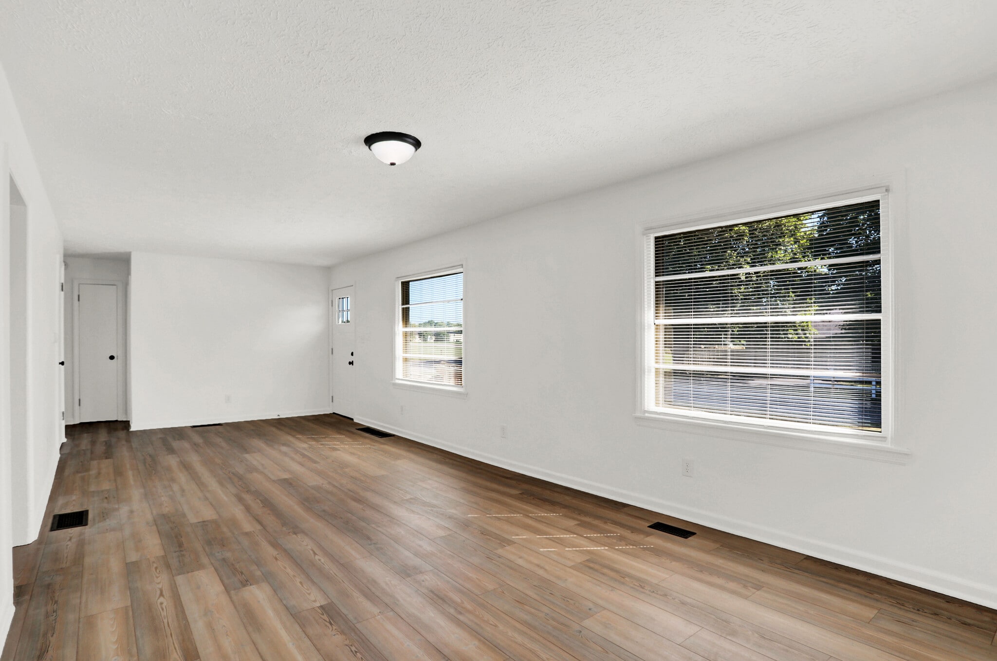 Living room - 898 Glendale Dr