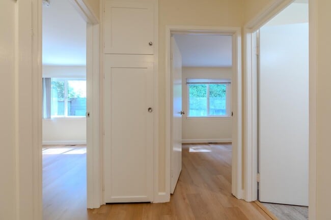 Building Photo - 1384 Rosita Rd