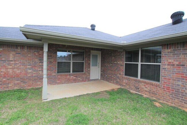 Building Photo - Gorgeous 3 Bedroom Home in The Ranch Subdi...