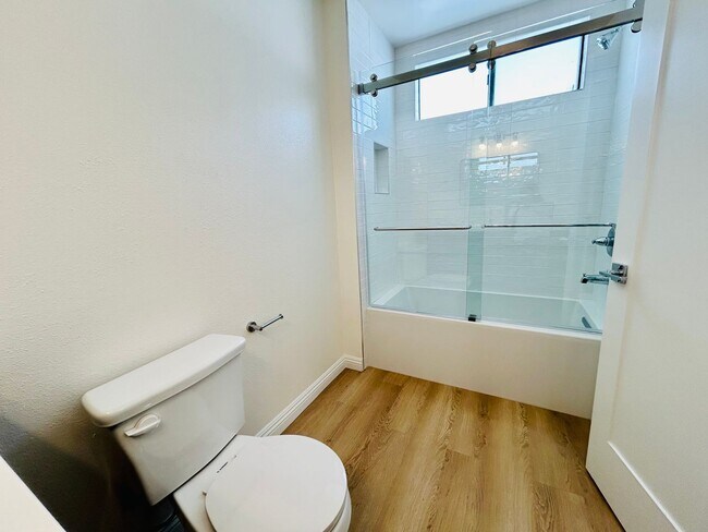 Building Photo - ven920