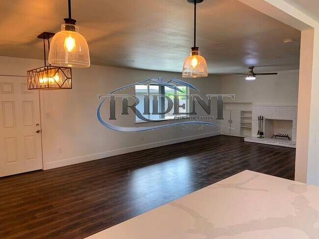 Building Photo - 685 N Barrett Rd