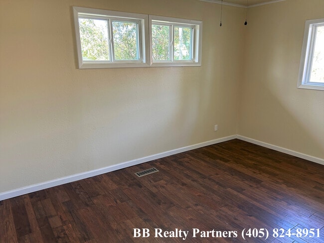 Building Photo - 2718 S Richmond Ave