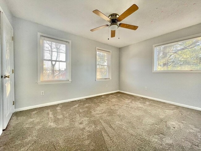 Building Photo - 83 Derryfield Ct