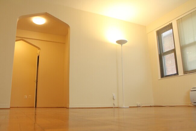 Building Photo - 1010 25th St NW