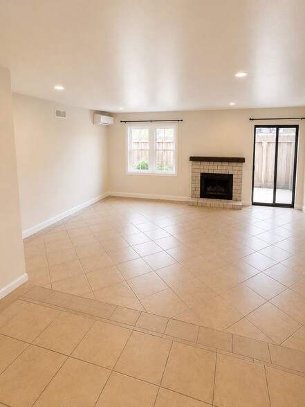 LIVING ROOM - 2118 Obarr Pl