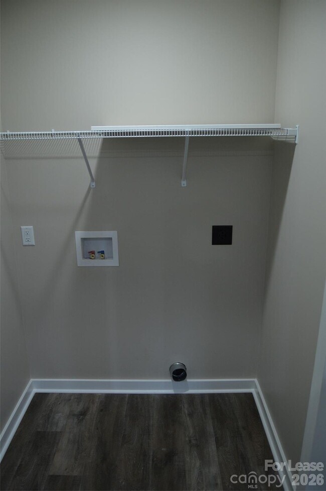 Building Photo - 620 W Bell St