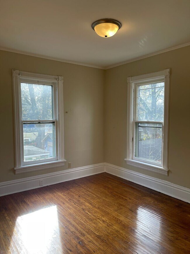 Building Photo - 452 Iowa Ave