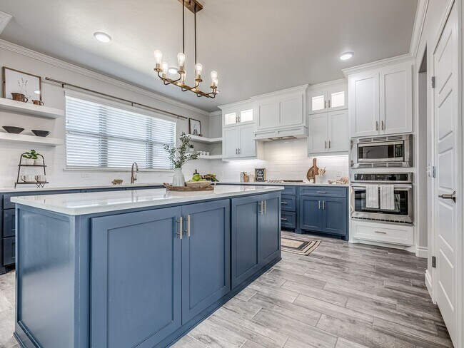 Building Photo - Pool + Deer Creek Schools + 4 bedrooms + 3 car garage + Bonus Room