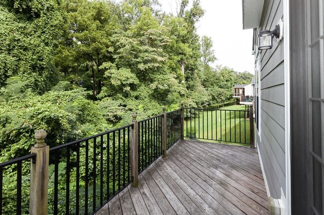 Building Photo - 616 Rainier Rd