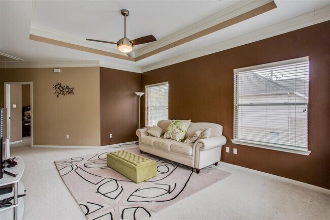 Building Photo - 28 Twin Valley Dr