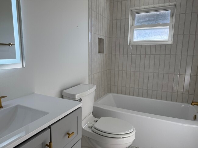 Building Photo - 446 Casuarina Cir