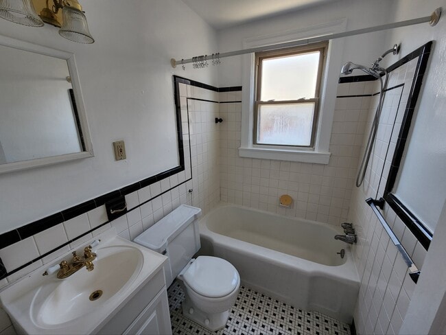 Building Photo - 2124 Village Dr