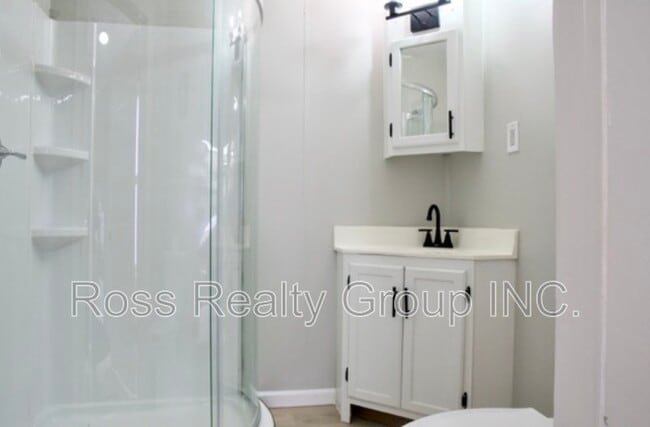 Building Photo - 635 Milton St