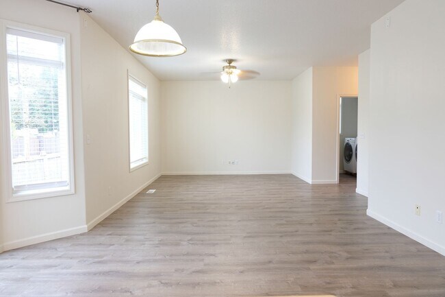 Building Photo - ***REST OF DECEMBER FREE***? Your Dream Rental: Large, Serene Home with Fenced Yard?