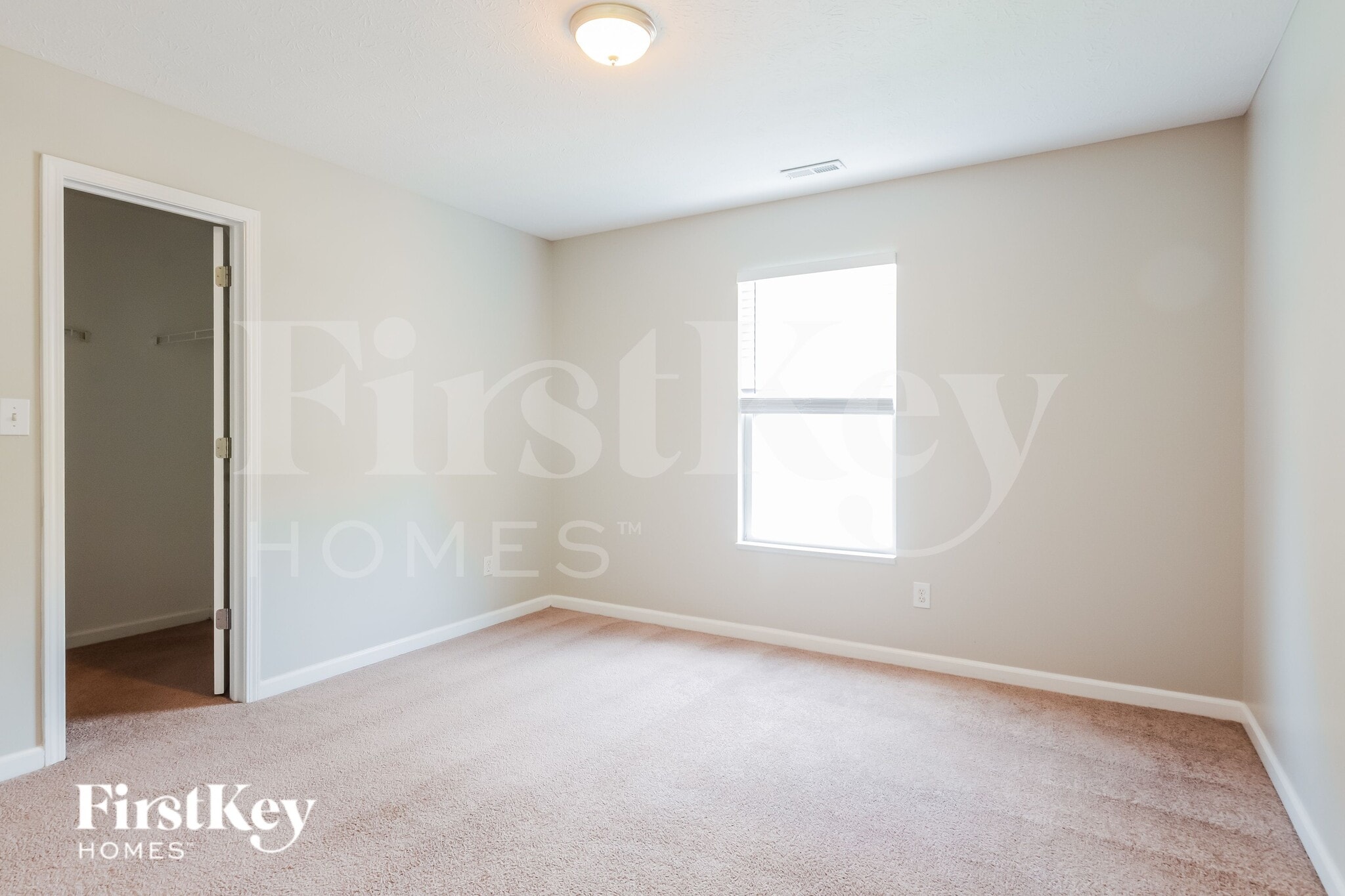 Building Photo - 7025 Village Oaks Dr