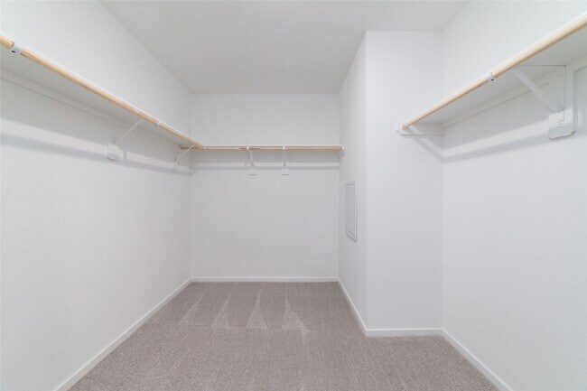 Building Photo - 6330 Breakaway Grv Dr