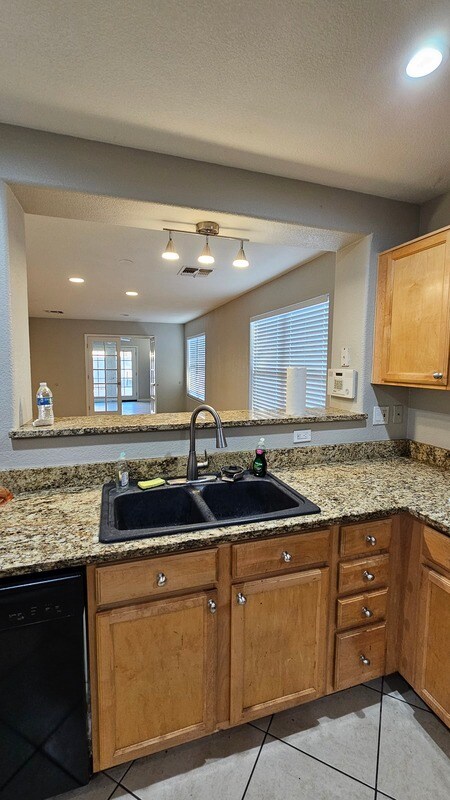 Building Photo - 711 S Roca St