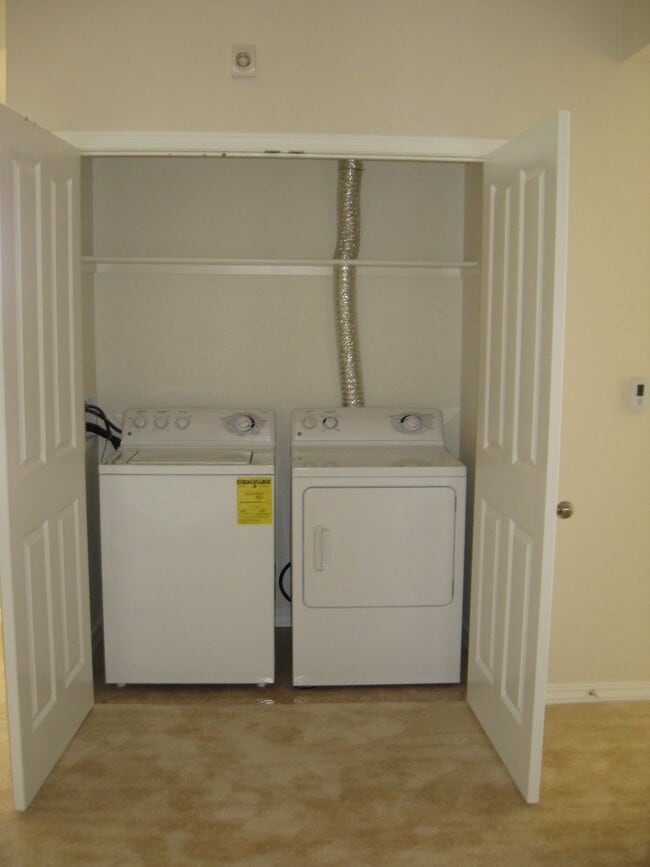 Building Photo - Beautiful 2-bed 2-bath condo!