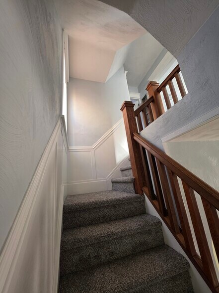 Building Photo - 409 Alice St