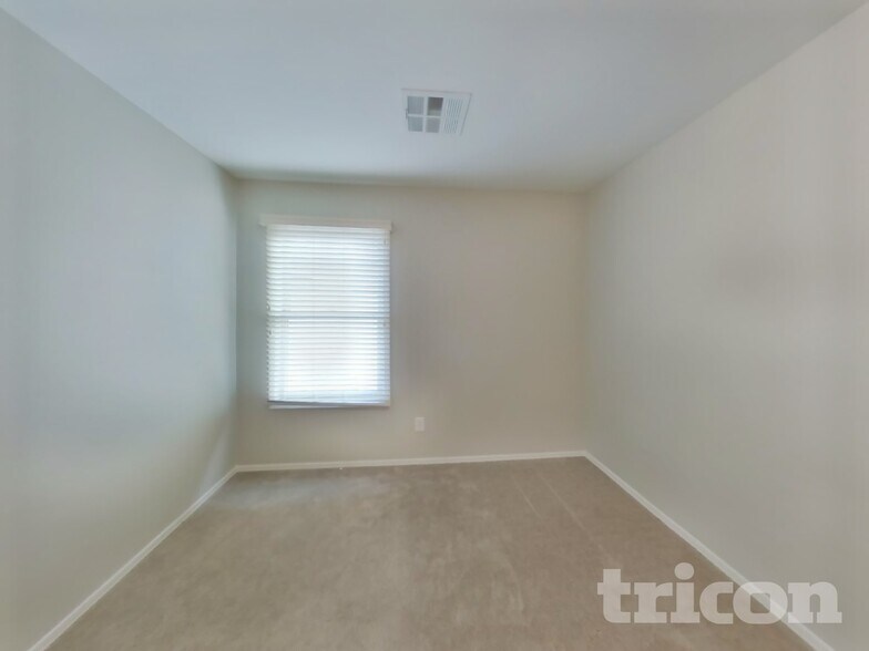 Building Photo - 2323 Grenadine Rd