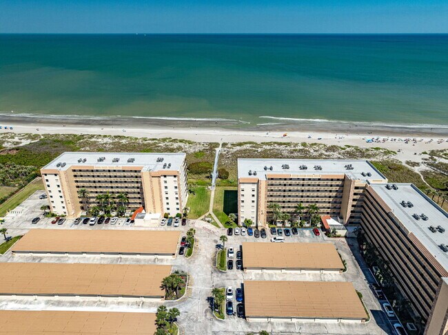 Building Photo - 1/1 Oceanfront condo with resort-like amenities!